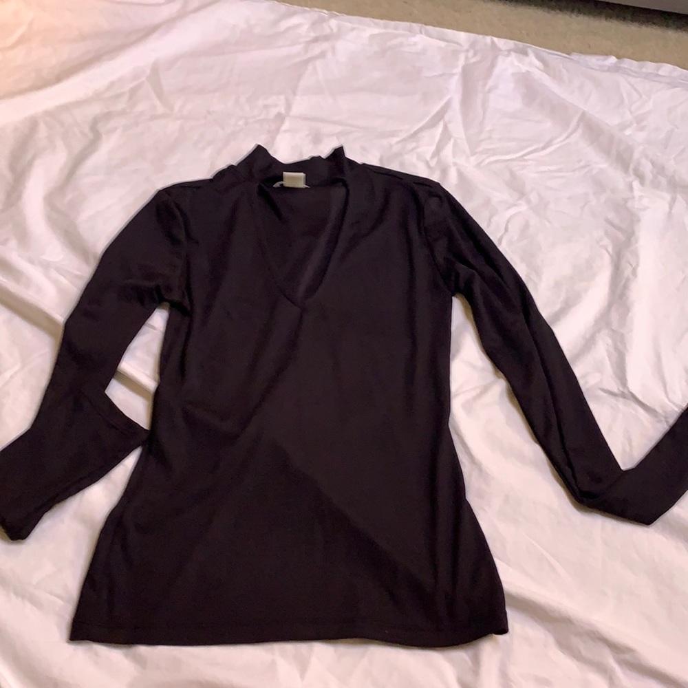 V back black top